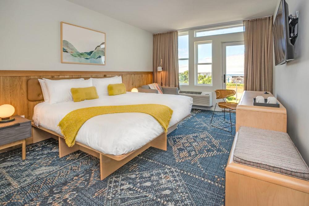 King Room with Balcony interior